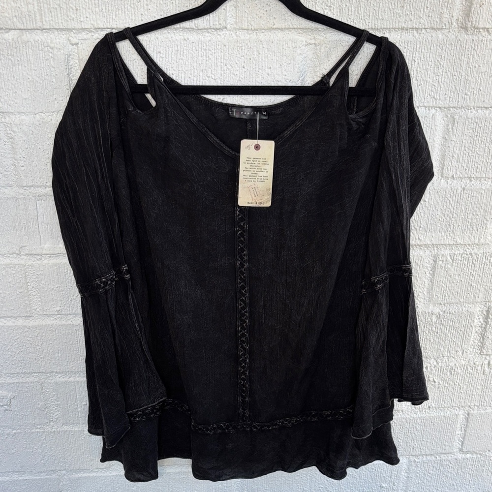 T Party Cold Shoulder Bell Sleeve Black Blouse sz M
